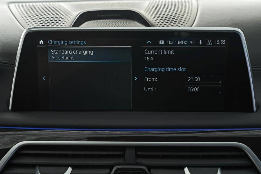 Детали интерьера BMW 745Le xDrive M Sport (G12) 2019 года  (WW) (фото 64 из 103)